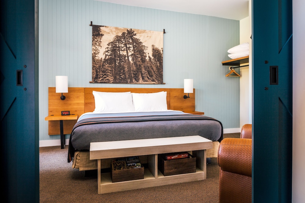 Lodge, Suite, King Bed, Sofa