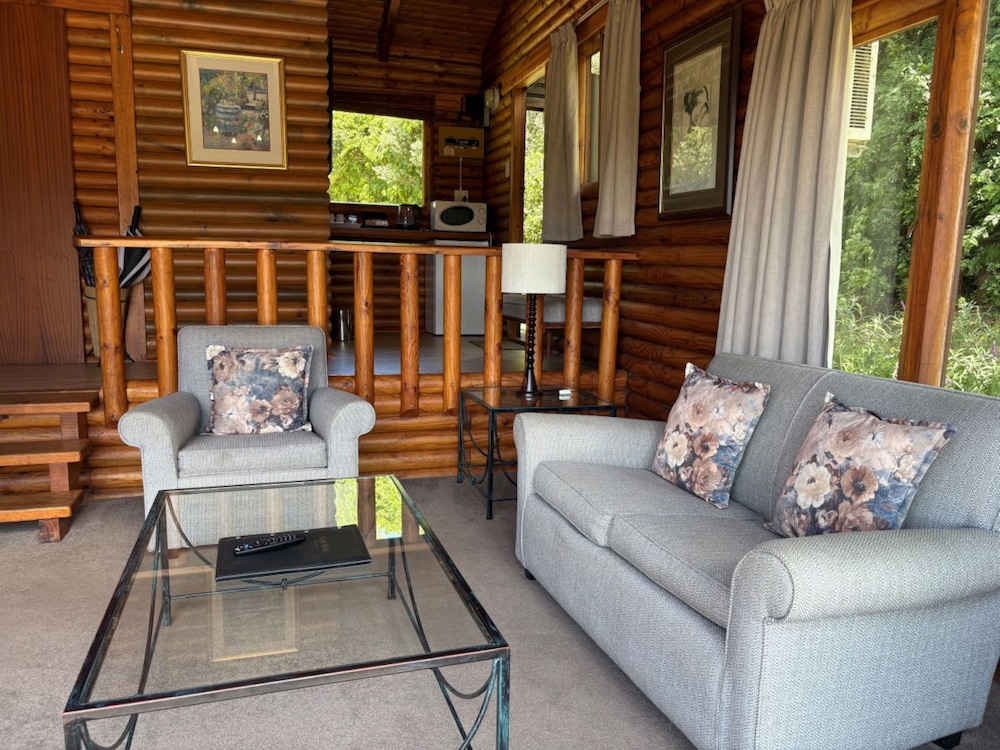 Eight Bells Mountain Inn 22/50