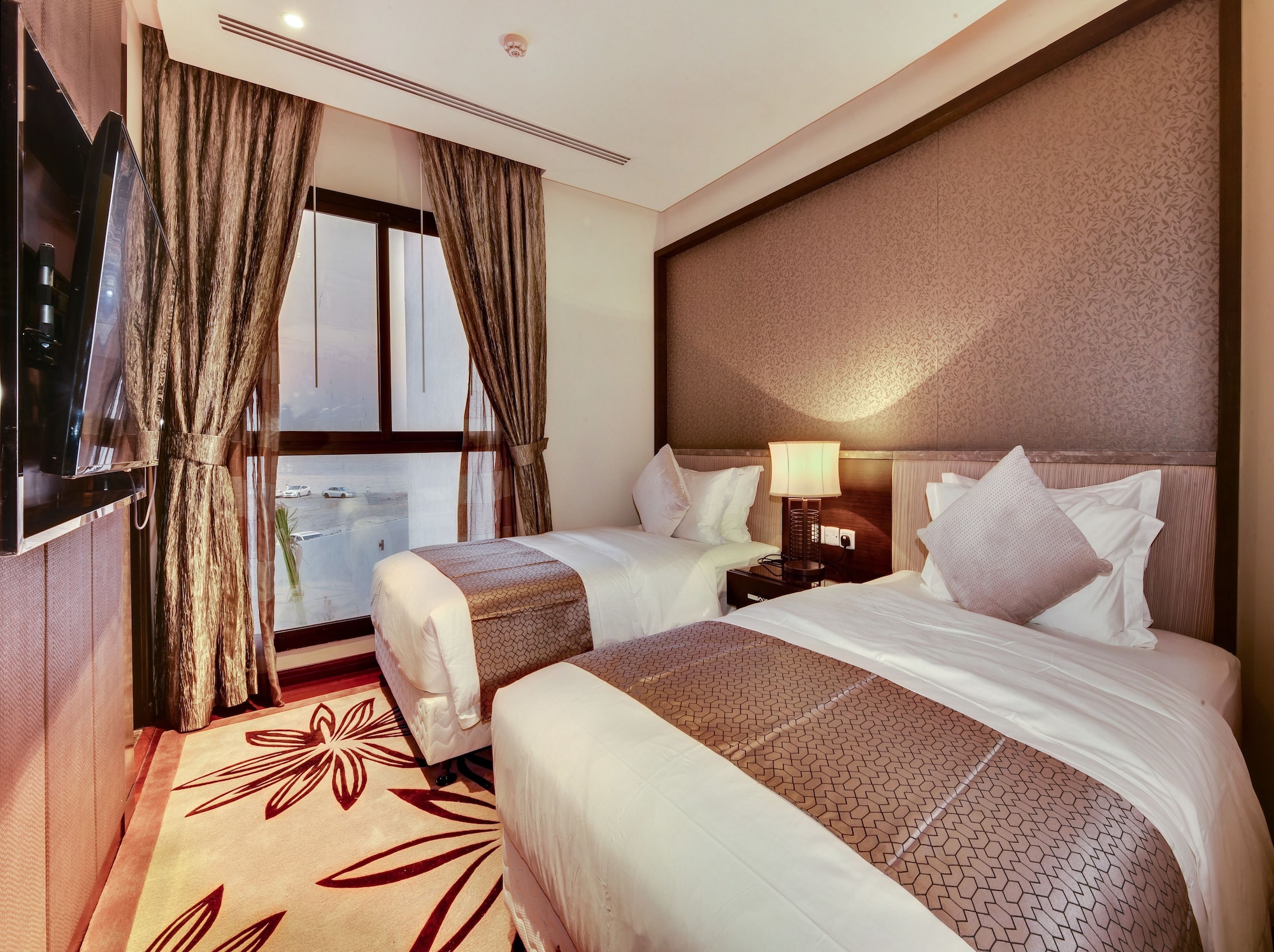 2 Bedrooms, Majestic, Villa, King and Twin Beds