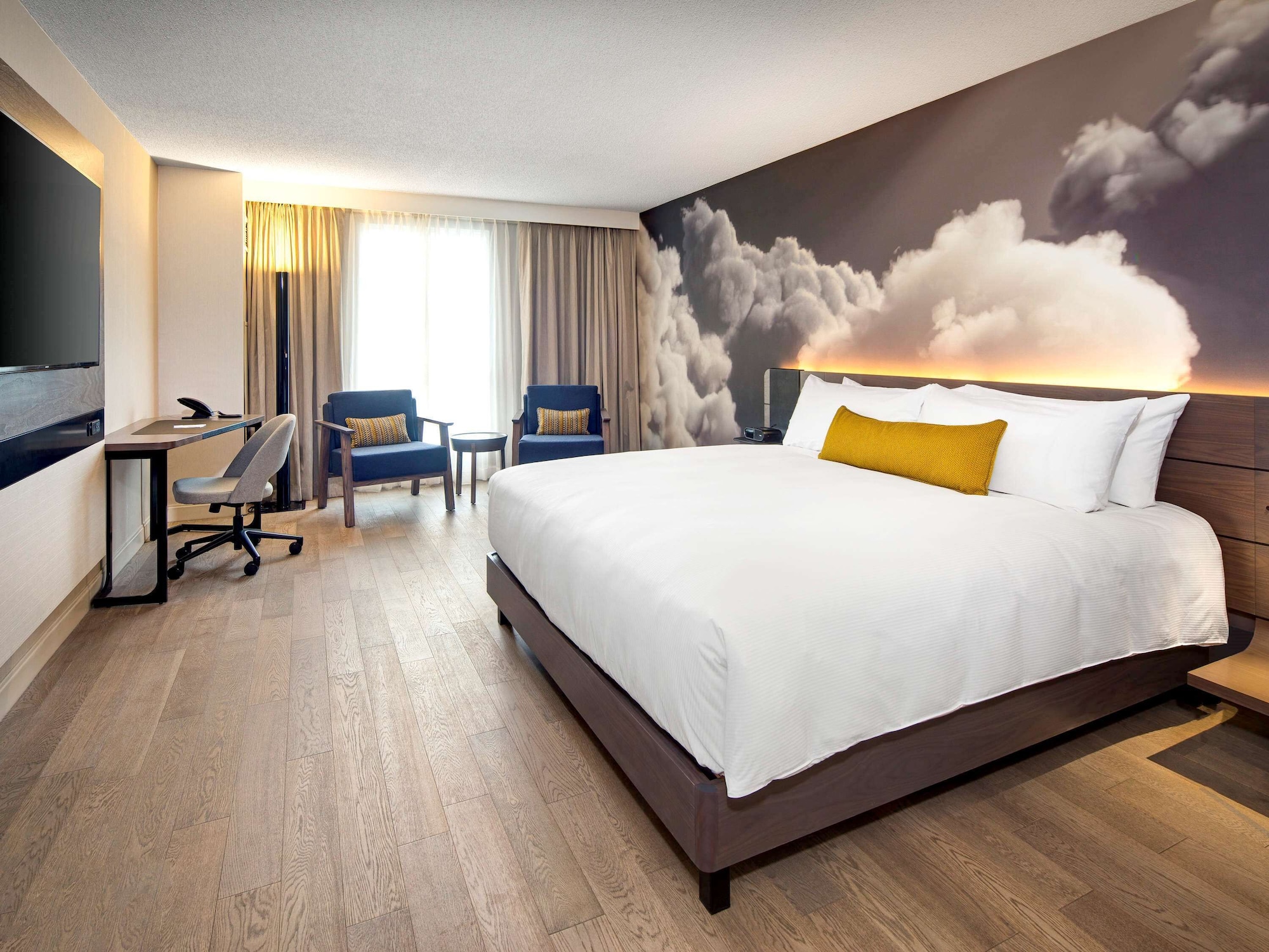EXECUTIVE, KING BED