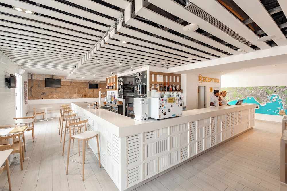 Hotel Ryans La Marina 50/69