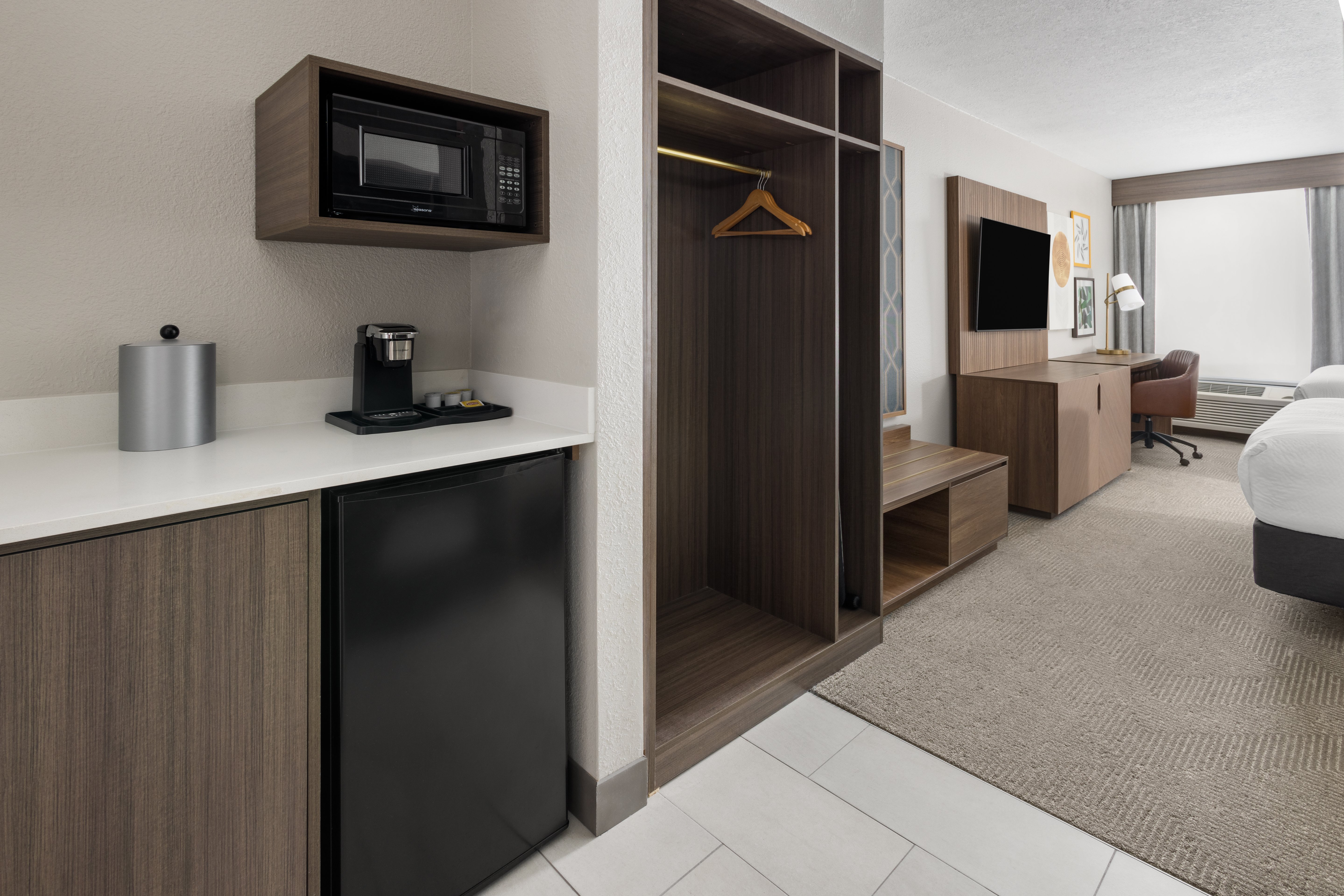 Lobby at Holiday Inn & Suites Columbia NE - Ft Jackson Area by IHG, COLUMBIA - SC