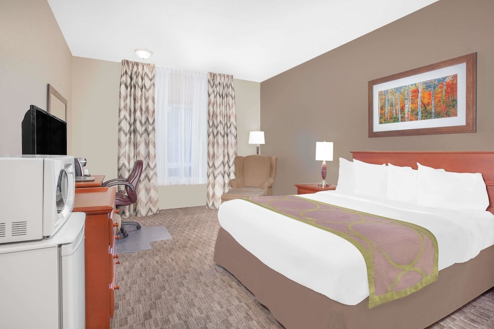 Super 8 by Wyndham Athabasca AB 7/31