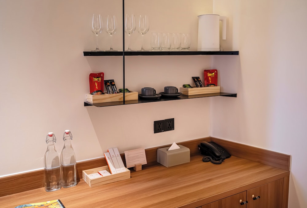 Metrolux City Contemporary Hotel 40/50