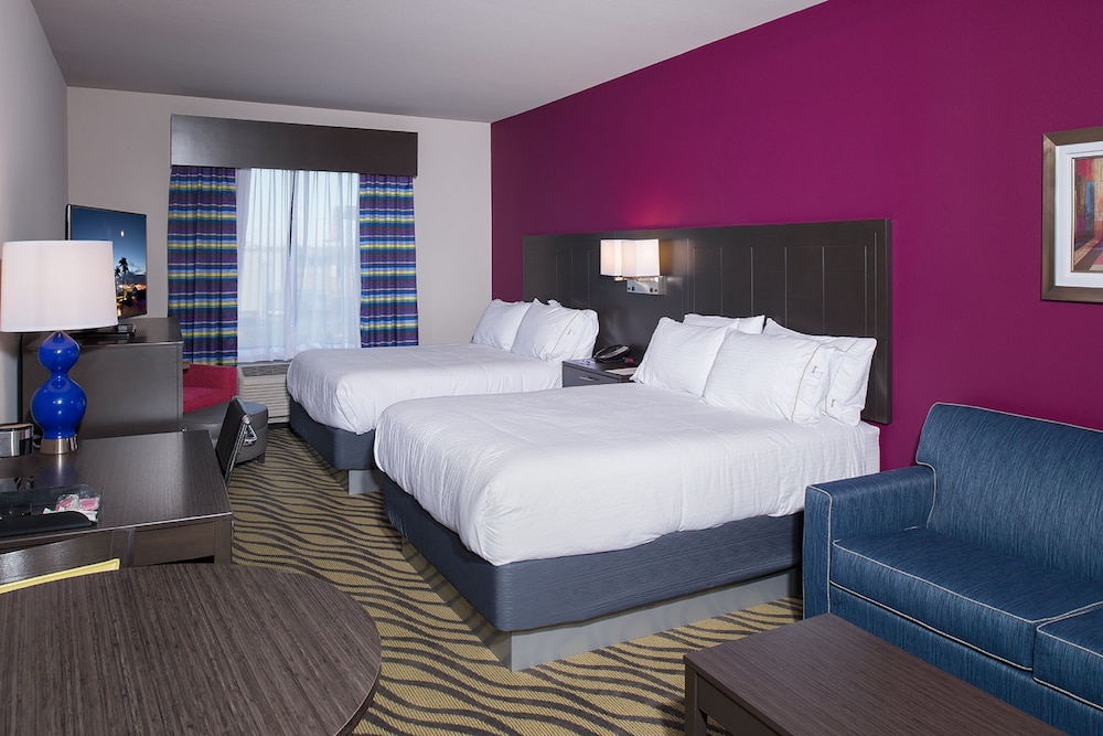 Holiday Inn Express Hutchinson 17/47