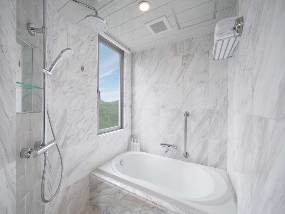 Oriental Hotel Okinawa Resort and Spa 62/63