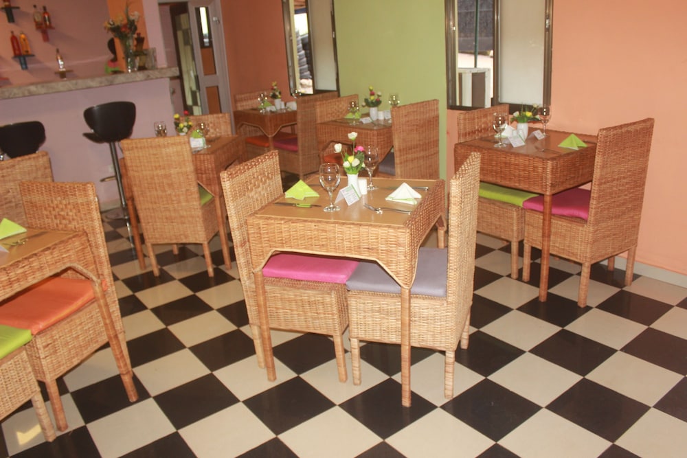 Liza Hotel 40/43