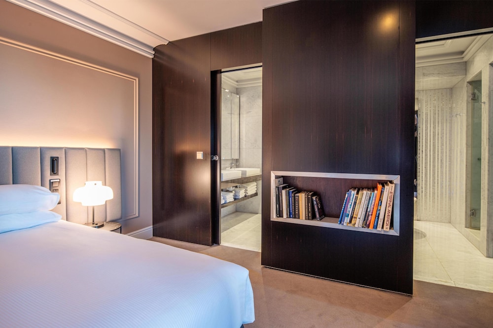 Presidential, Suite, King Bed, Club Lounge Access, Hilton Brussels Grand Place 3/7