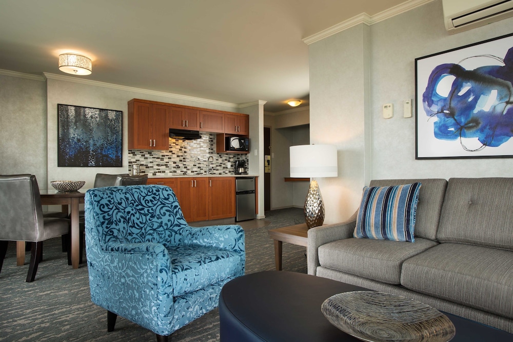 Chateau Victoria Hotel And Suites 45/68