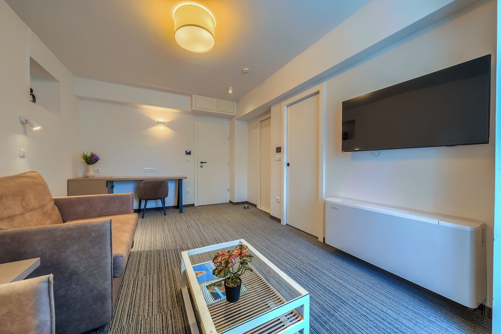 Hotel Alkar 8/48