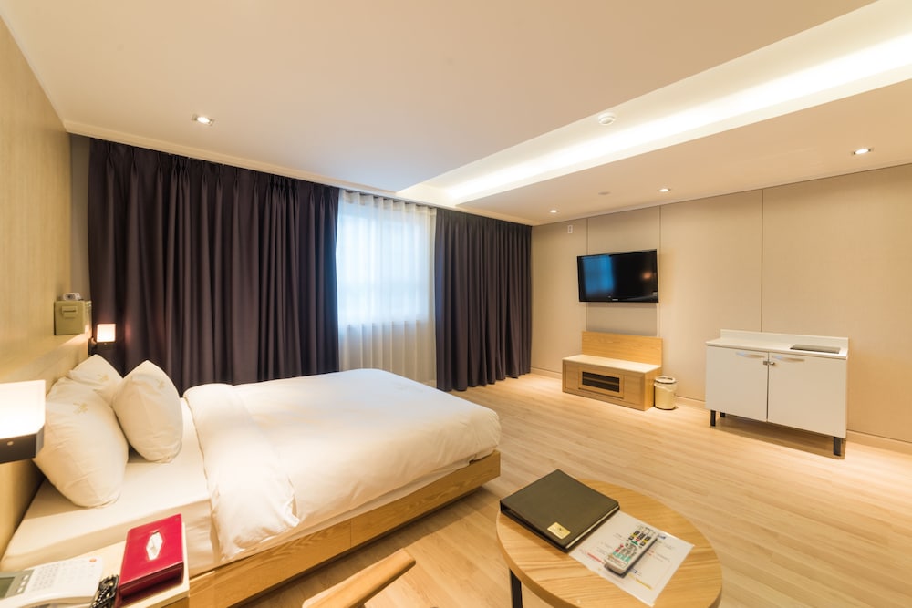 Reborn Suwon Silkroad Hotel 7/35