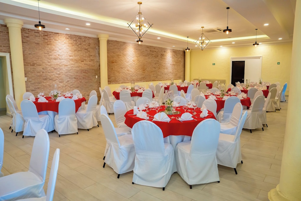 Coral Costa Caribe Beach Resort - All Inclusive 88/101