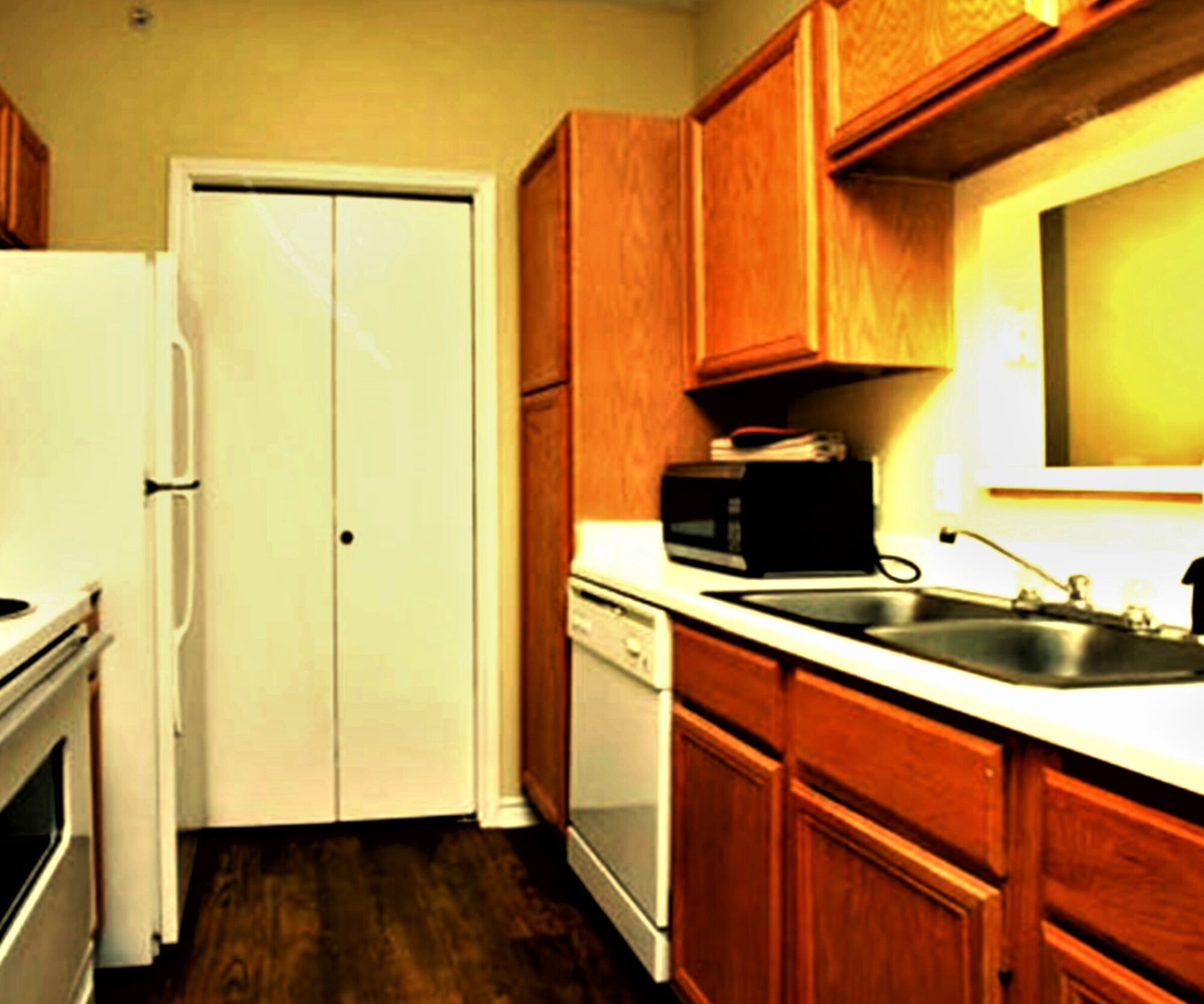 3 BEDROOMS, CONDO, PREMIUM, KITCHEN, GROUND FLOOR