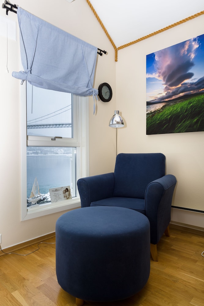 Tjeldsundbrua Hotel 4/50