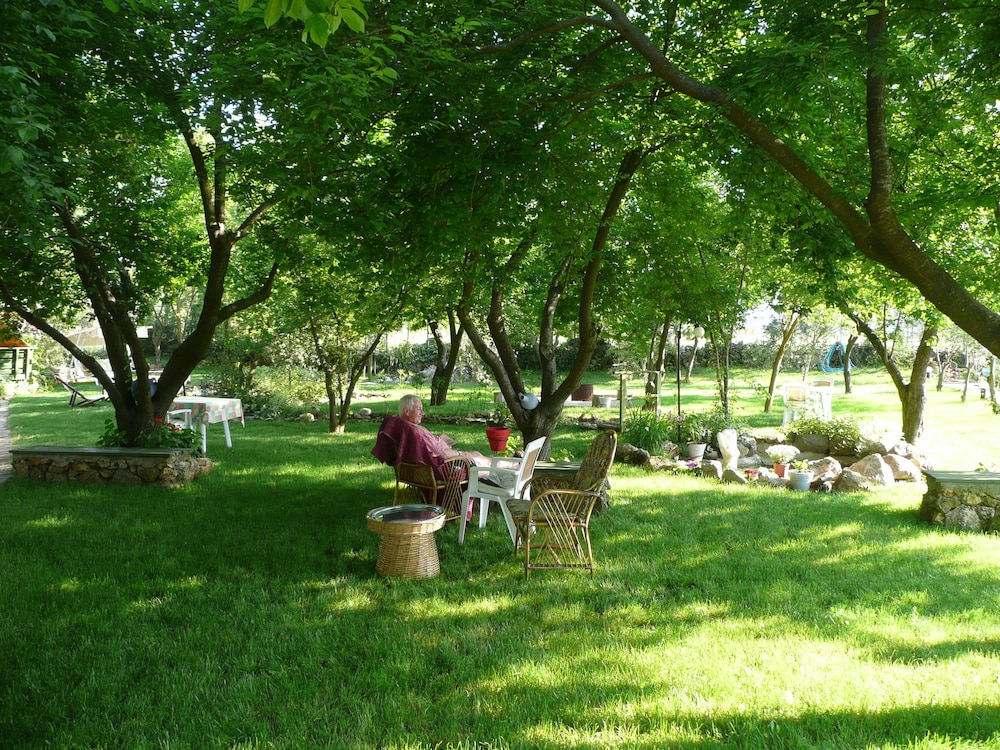 Yakamoz Hotel 40/44