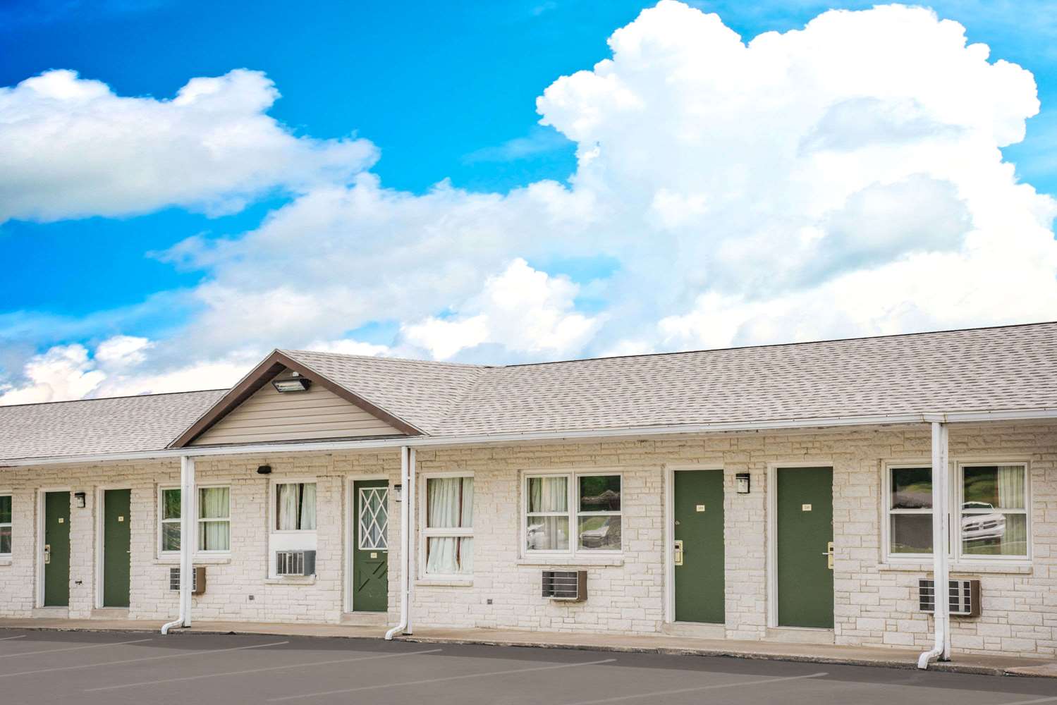 Knights Inn Pine Grove 3/6