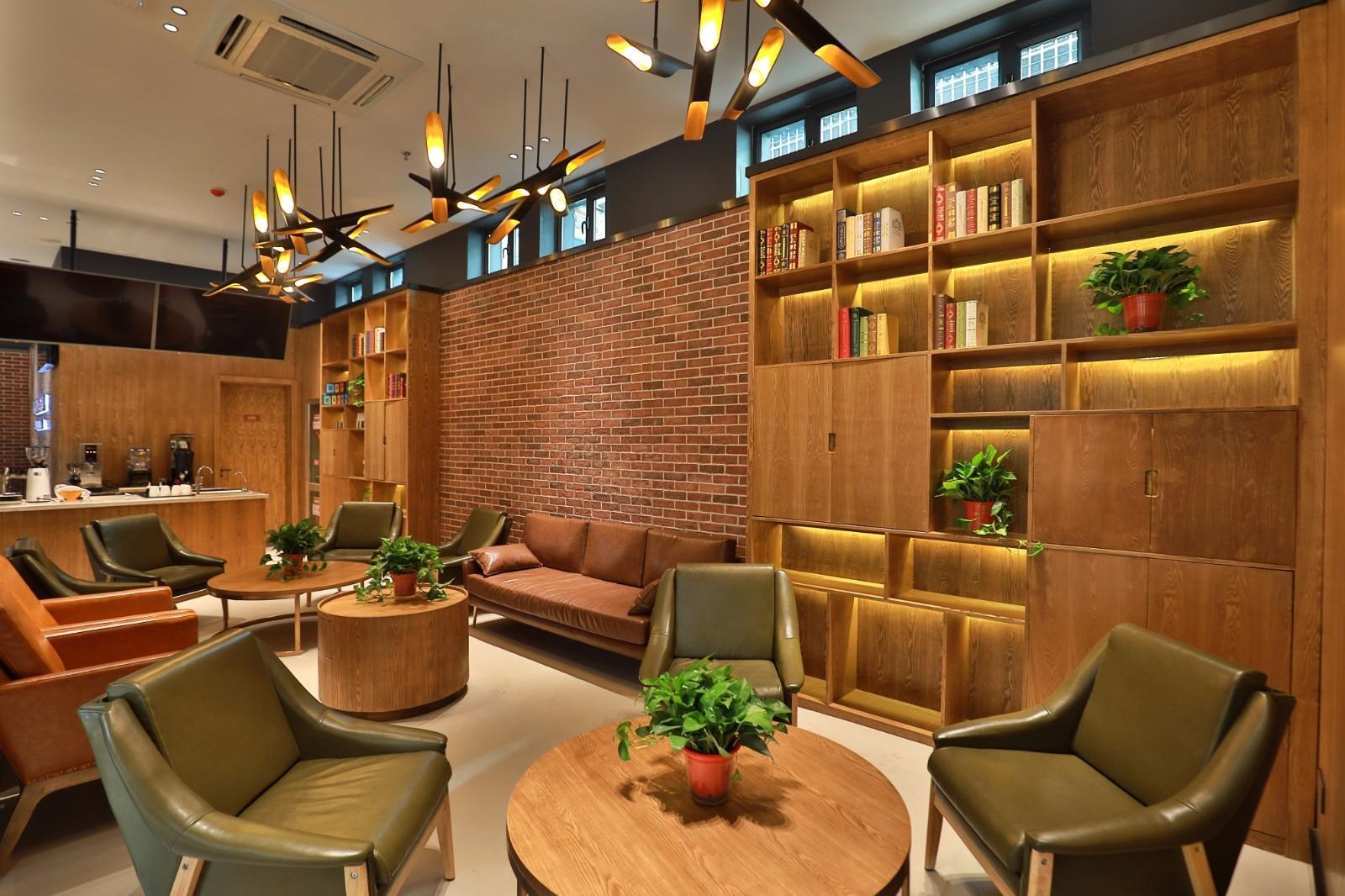 James Joyce Coffetel (Lanzhou Railway Station) 34/42