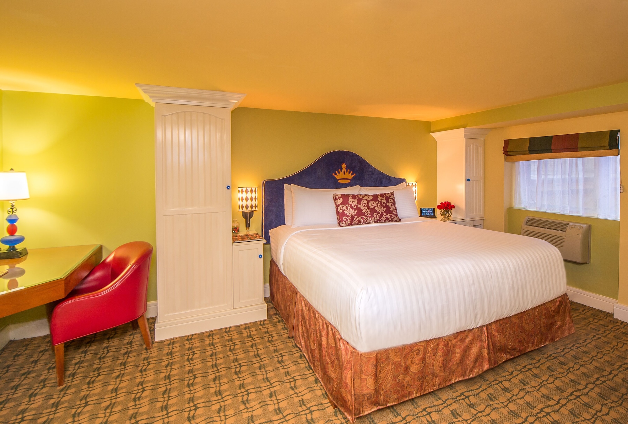 DELUXE, QUEEN BED