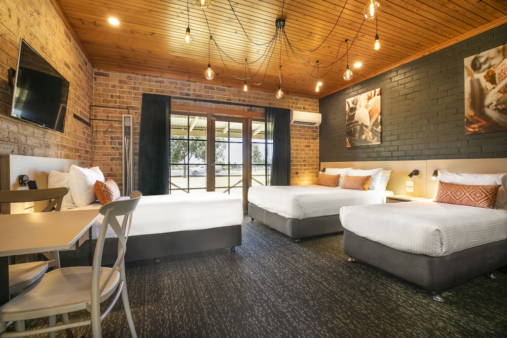 Macquarie Inn 26/66