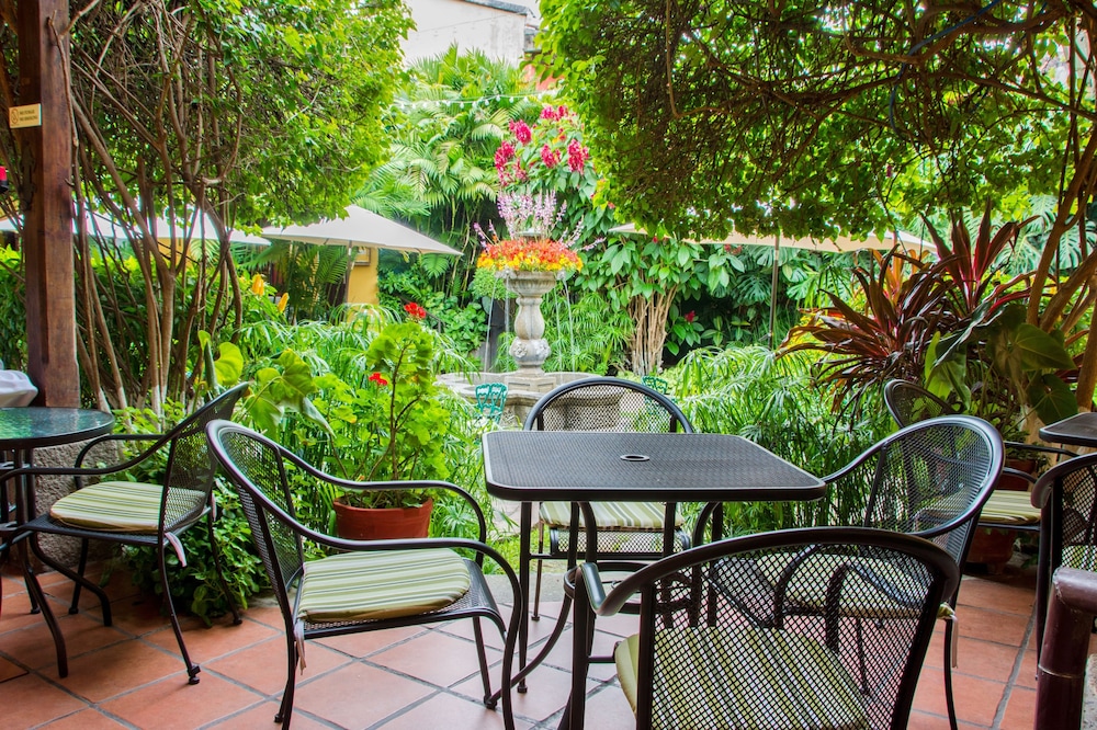 Hotel Casa Antigua 38/50