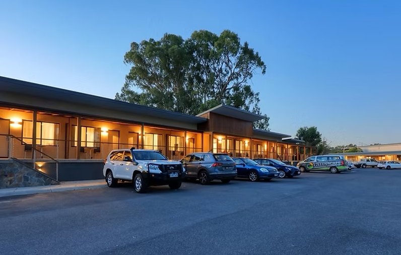 New Crossing Place Motel 38/43