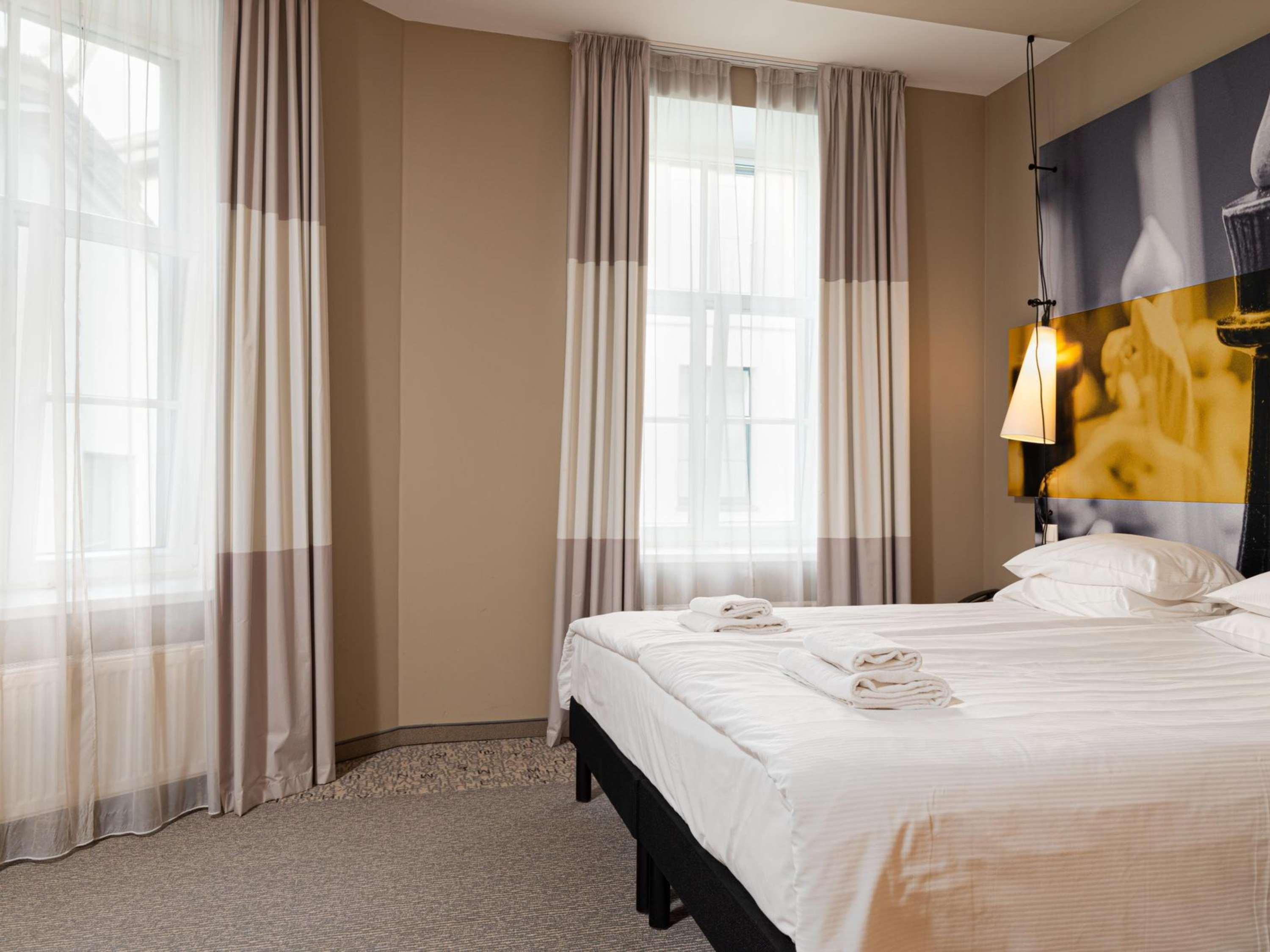 SPACE, PREMIUM, DOUBLE BED, WITH EXTRA BED