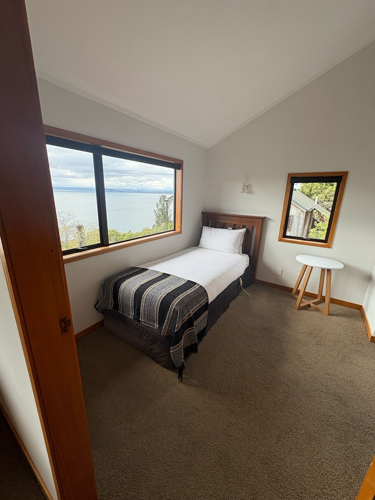3 Bedrooms, Premium, House, 1 Queen and 4 Single Beds, Lake View