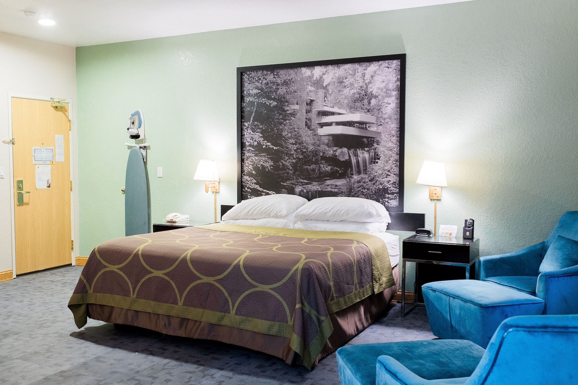 جناح بسرير كينج بحوض جاكوزي، Super 8 by Wyndham Uniontown PA 8/10