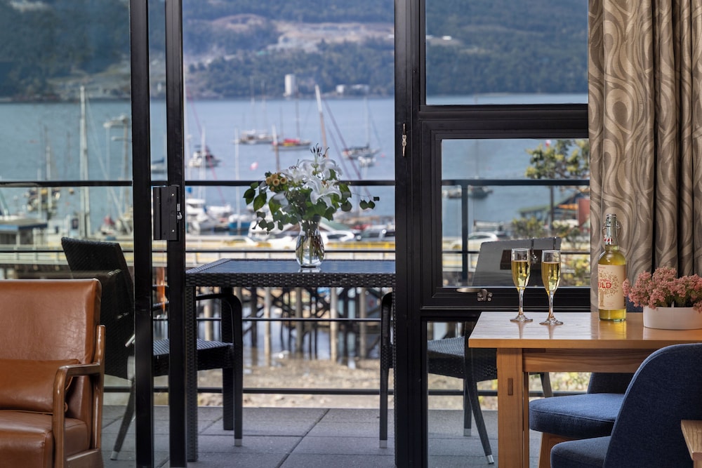 Brentwood Bay Lodge Spa 45/64