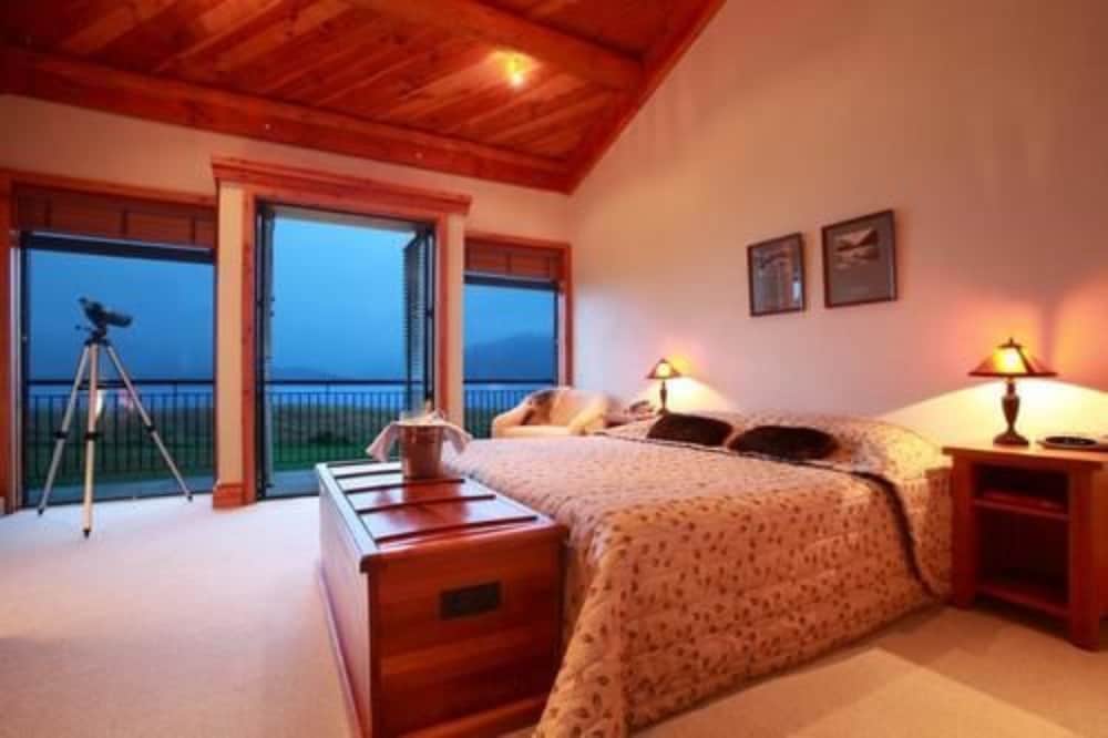 FIORDLAND LODGE 12/72