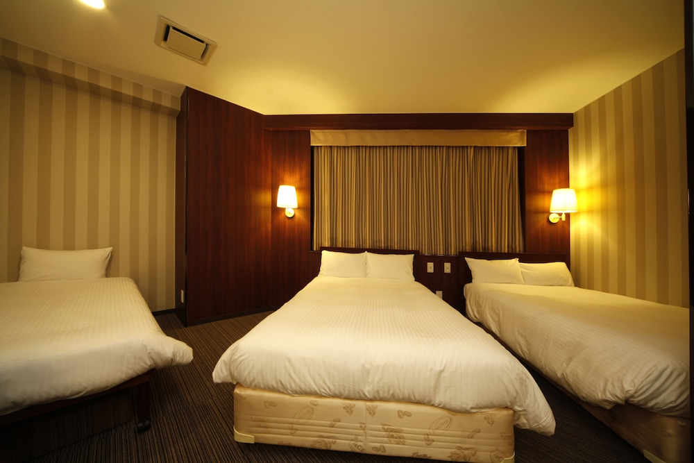 Hillarys Hotel 18/40