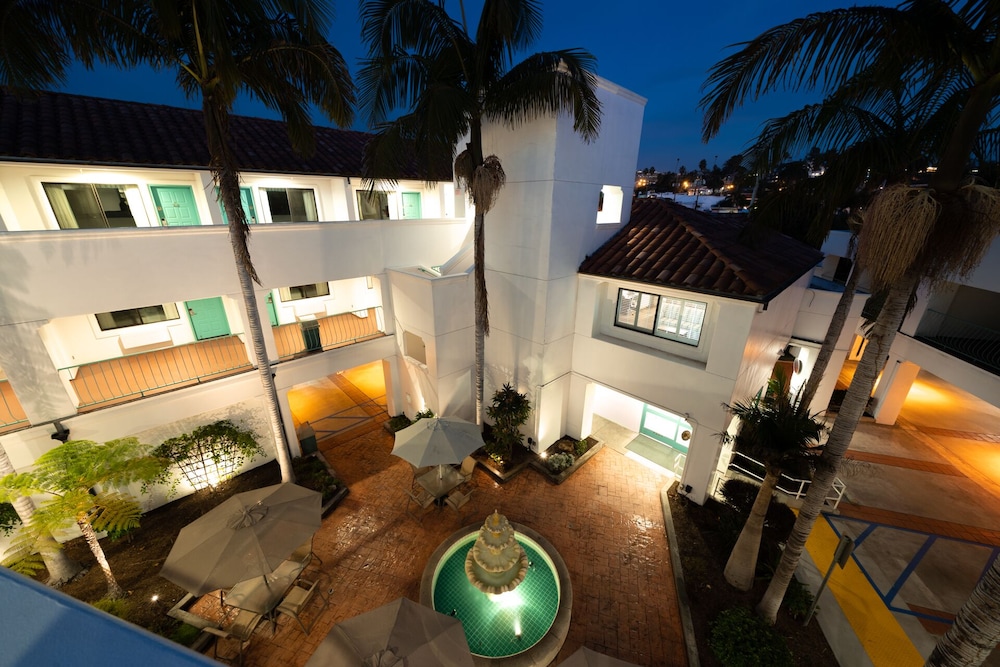 Casablanca Inn 45/71