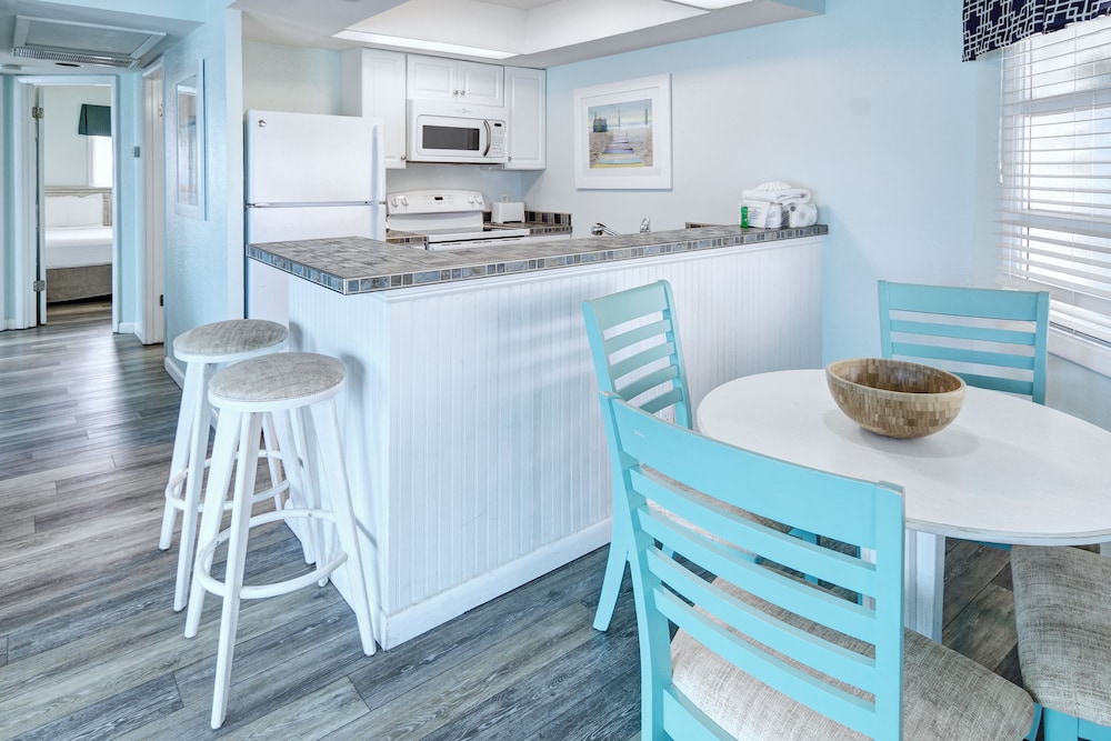 New Smyrna Waves MOD Collection by Sonesta 36/50
