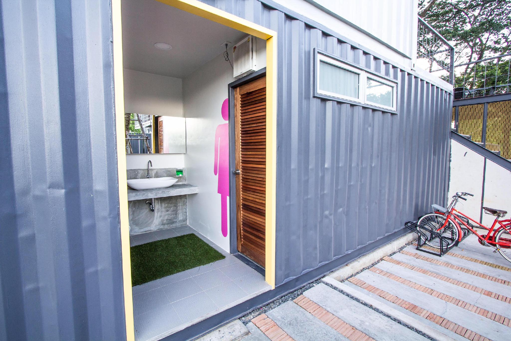 Ducati Bike Box Hostel 5/53