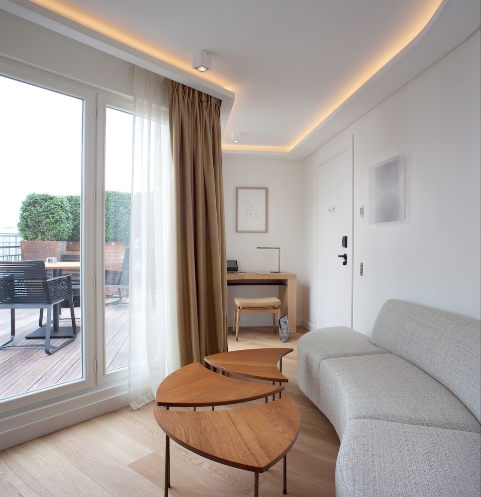 Hotel Marignan Champs Elysees 46/70