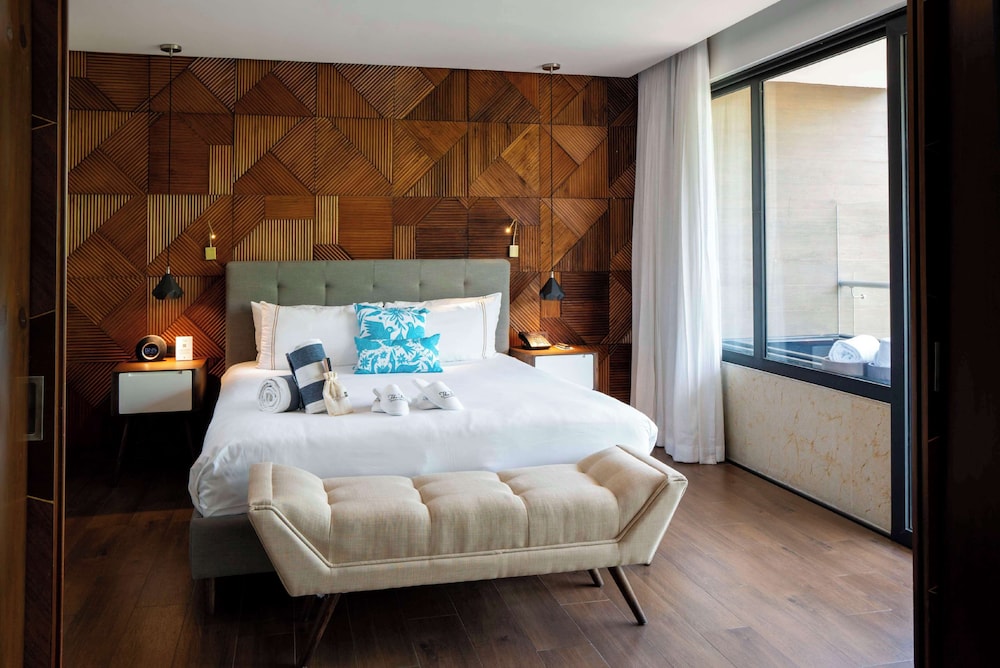 1 Bedroom, Suite, King Bed, Partial Ocean View, Hot Tub