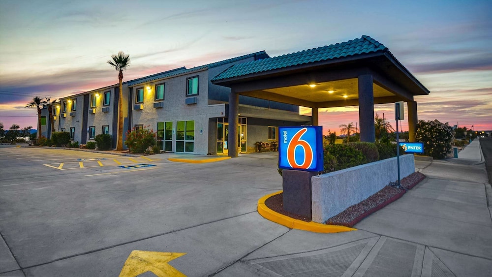 Motel 6 Lake Havasu City Lakeside 32/34