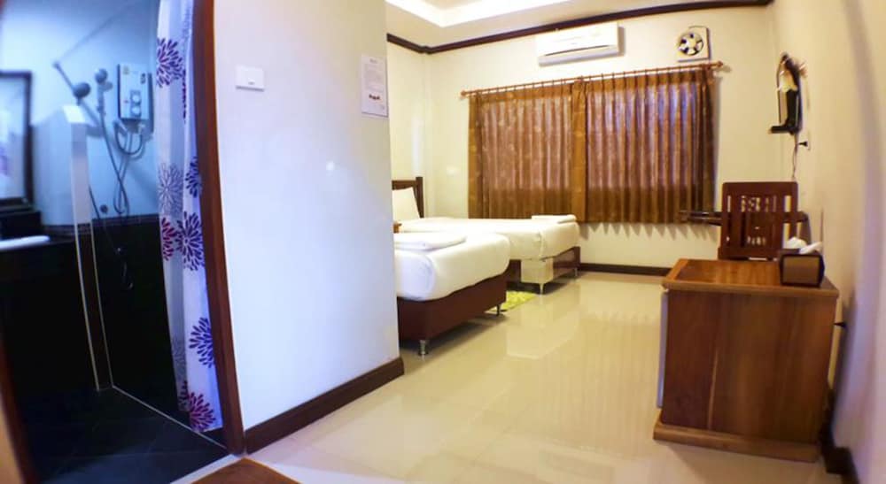 Khum Nakhon Hotel 19/47