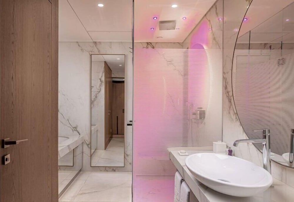 Four Seasons Hotel Limassol 50/50