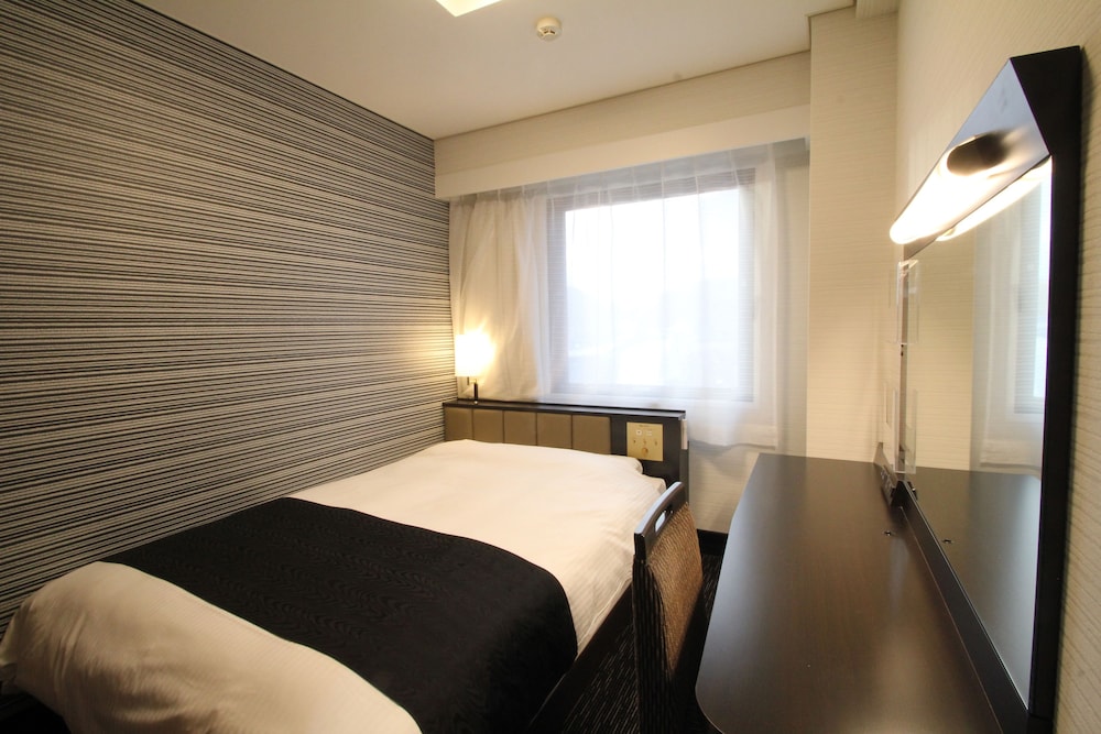ROOM, SINGLE
