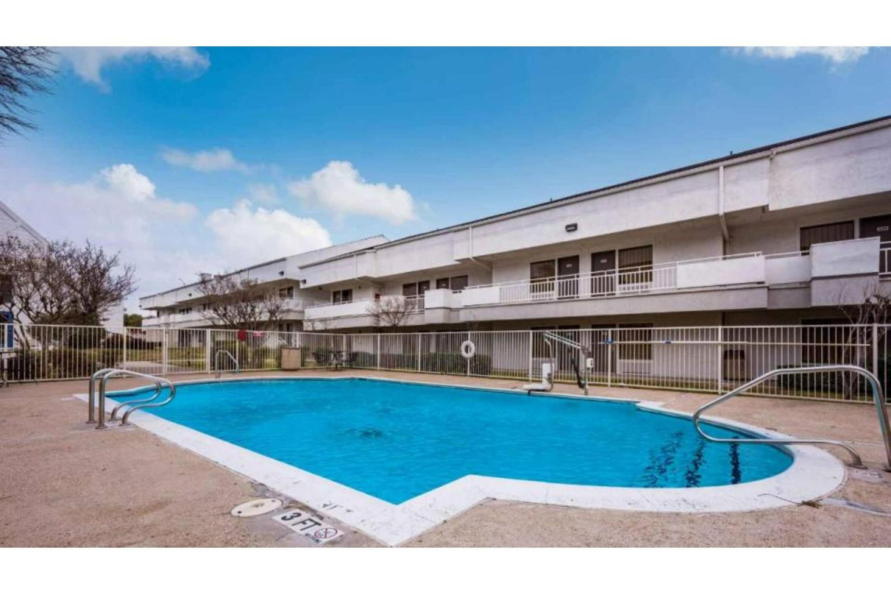 Studio6 Irving, TX - Irving DFW Airport East image