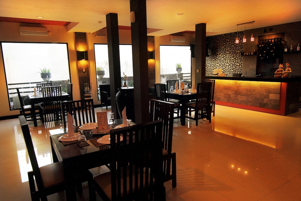 Puri Chorus Hotel 52/57