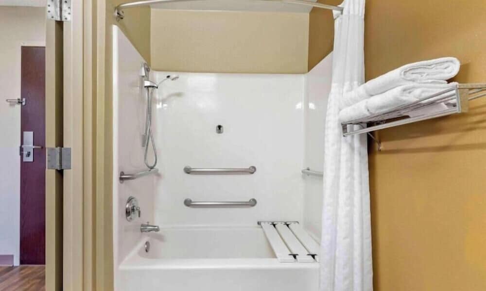 Studio 6 Extended Stay Findlay Tiffin Avenue OH 47/50