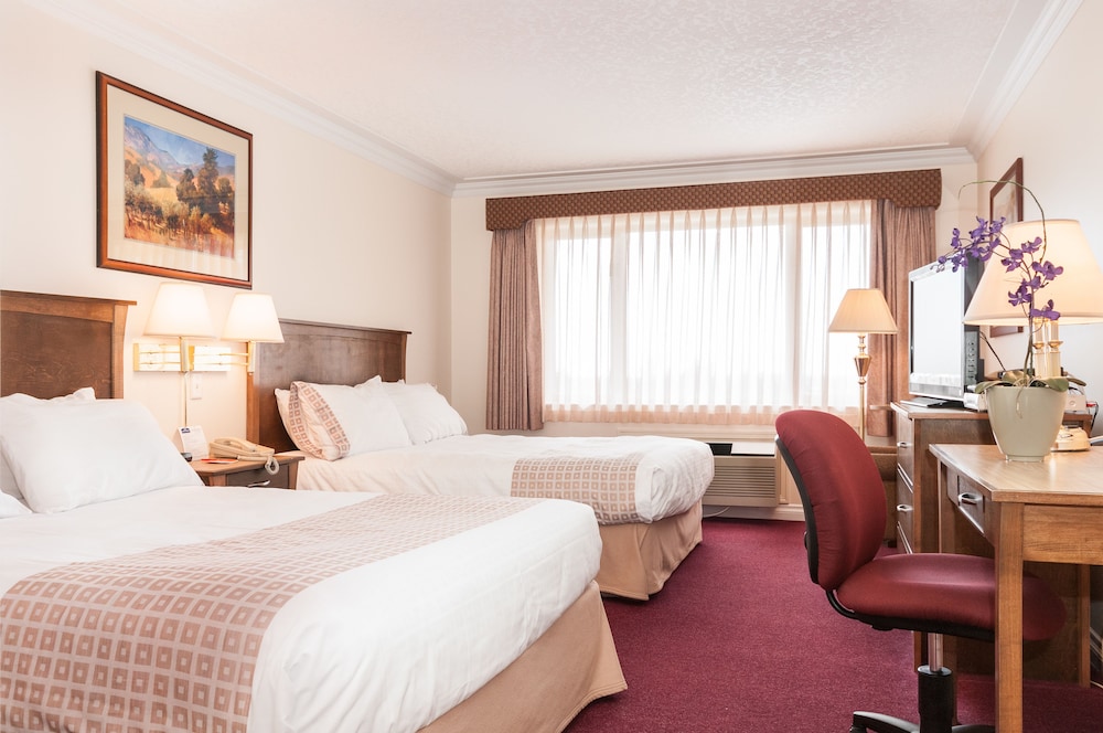 Elk Lake Inn Suites Victoria 24/81