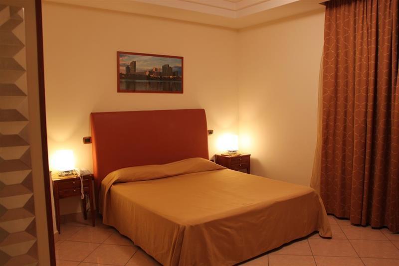 ECONOMY, DOUBLE OR TWIN BED