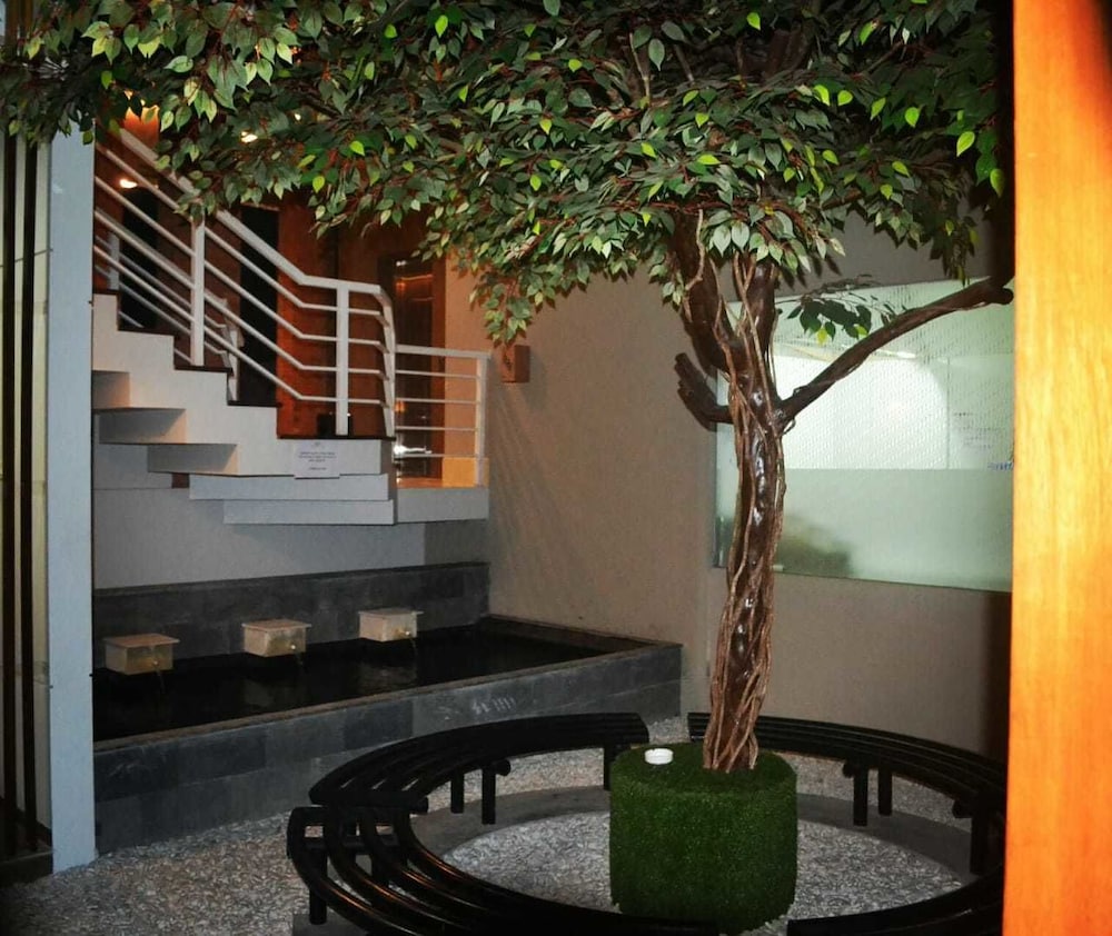 Hotel Parangraja 9/61