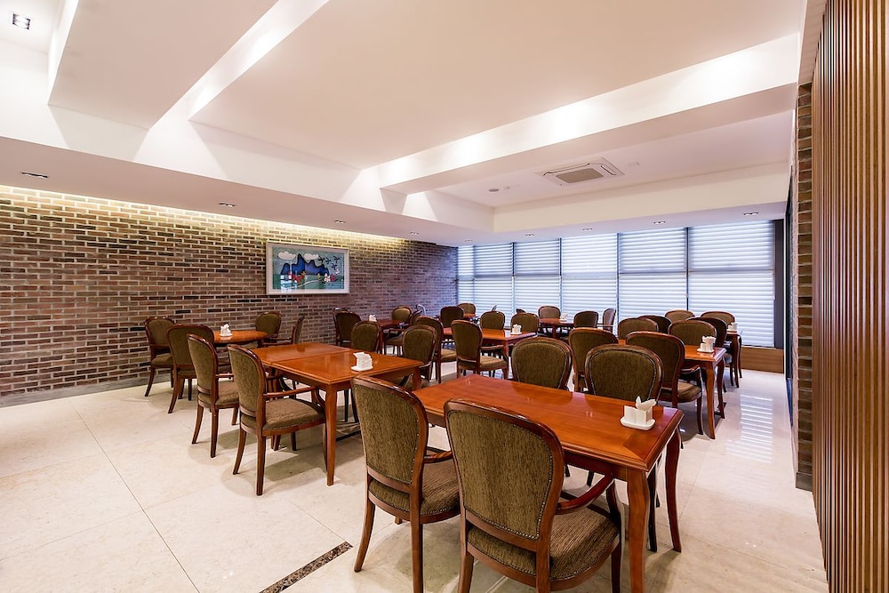 Korea Tourist Hotel 53/61
