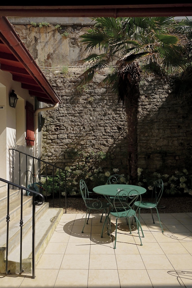 ALFRED HOTELS Port-Vieux 25/50
