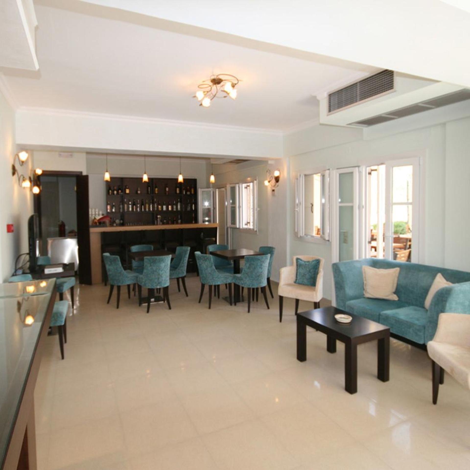 Ionis Hotel 33/42