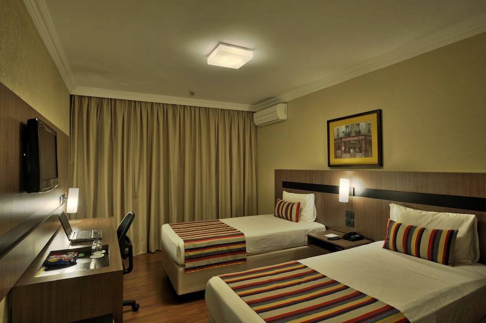 Hotel Deville Express Cascavel 12/50